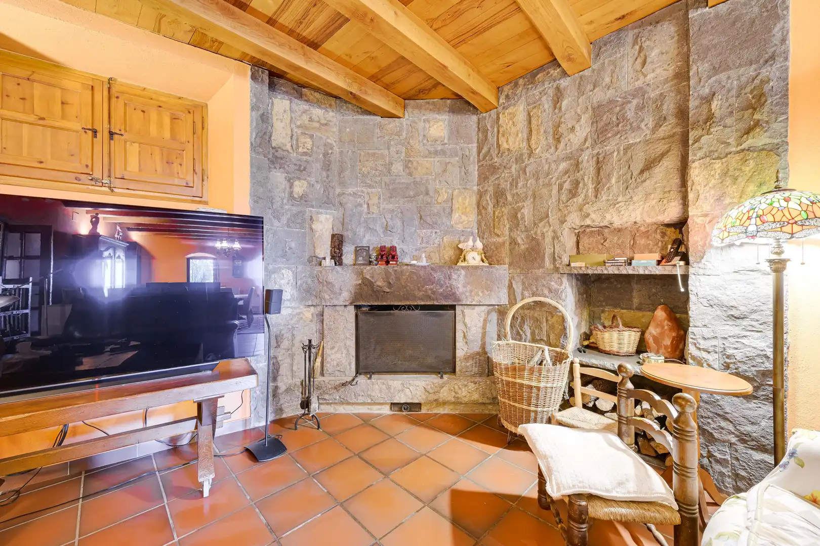 Sala de estar de Finca rústica en venta en Amer con Aire acondicionado, Calefacción y Terraza