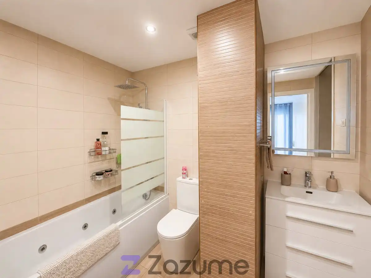 Bathroom of Flat for rent in Benalmádena  with Air Conditioner, Heating and Furnished