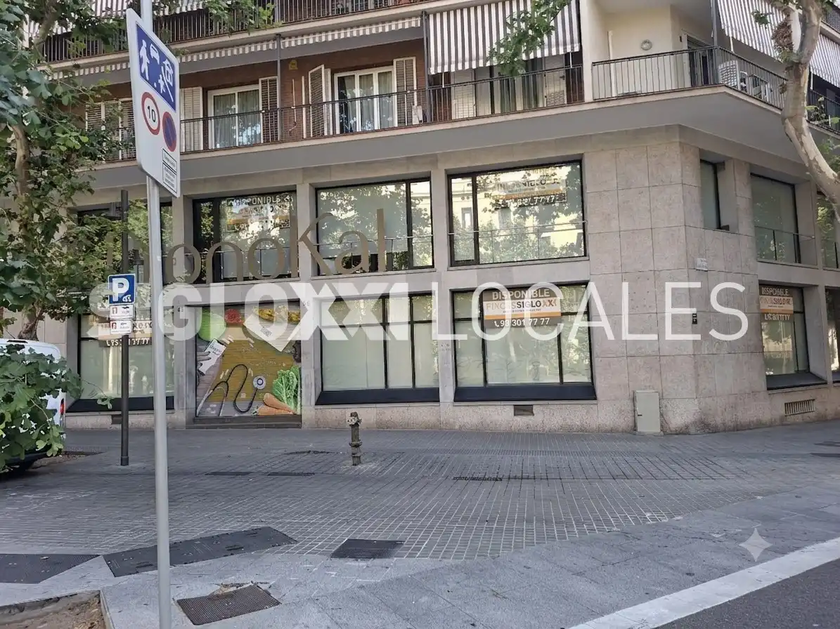 Exterior view of Commercial properties for rent in Barcelona  with Air Conditioner