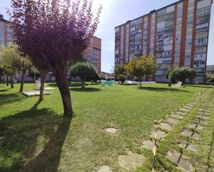 Vista exterior de Estudi en venda en Laredo