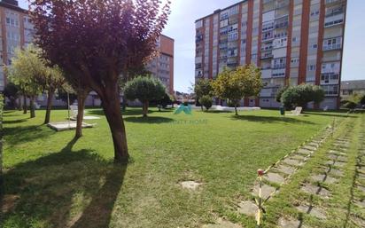 Vista exterior de Estudi en venda en Laredo