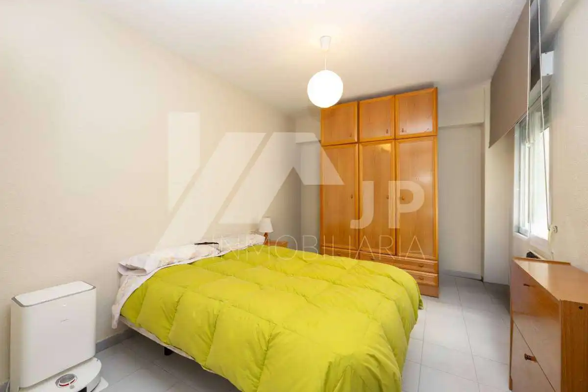 Schlafzimmer von Wohnung zum Verkauf in Granada mit Klimaanlage, Heizung und Terrasse