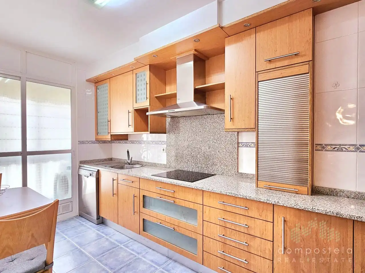 Cuina de Dúplex de lloguer en Ames amb Calefacció, Parquet i Traster