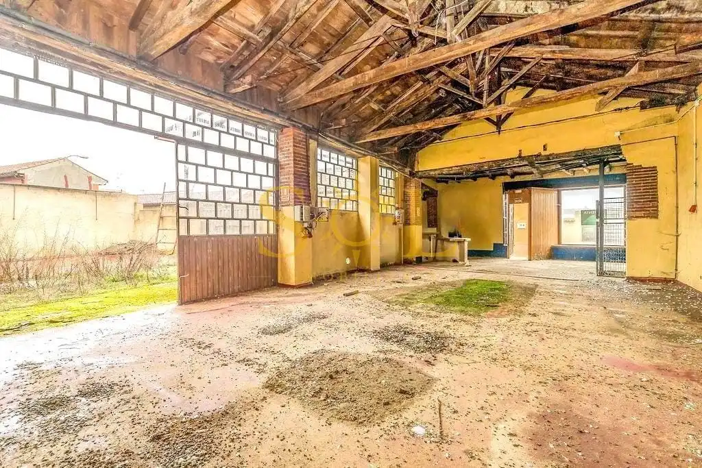 Local en venta en Gordoncillo con Parquet