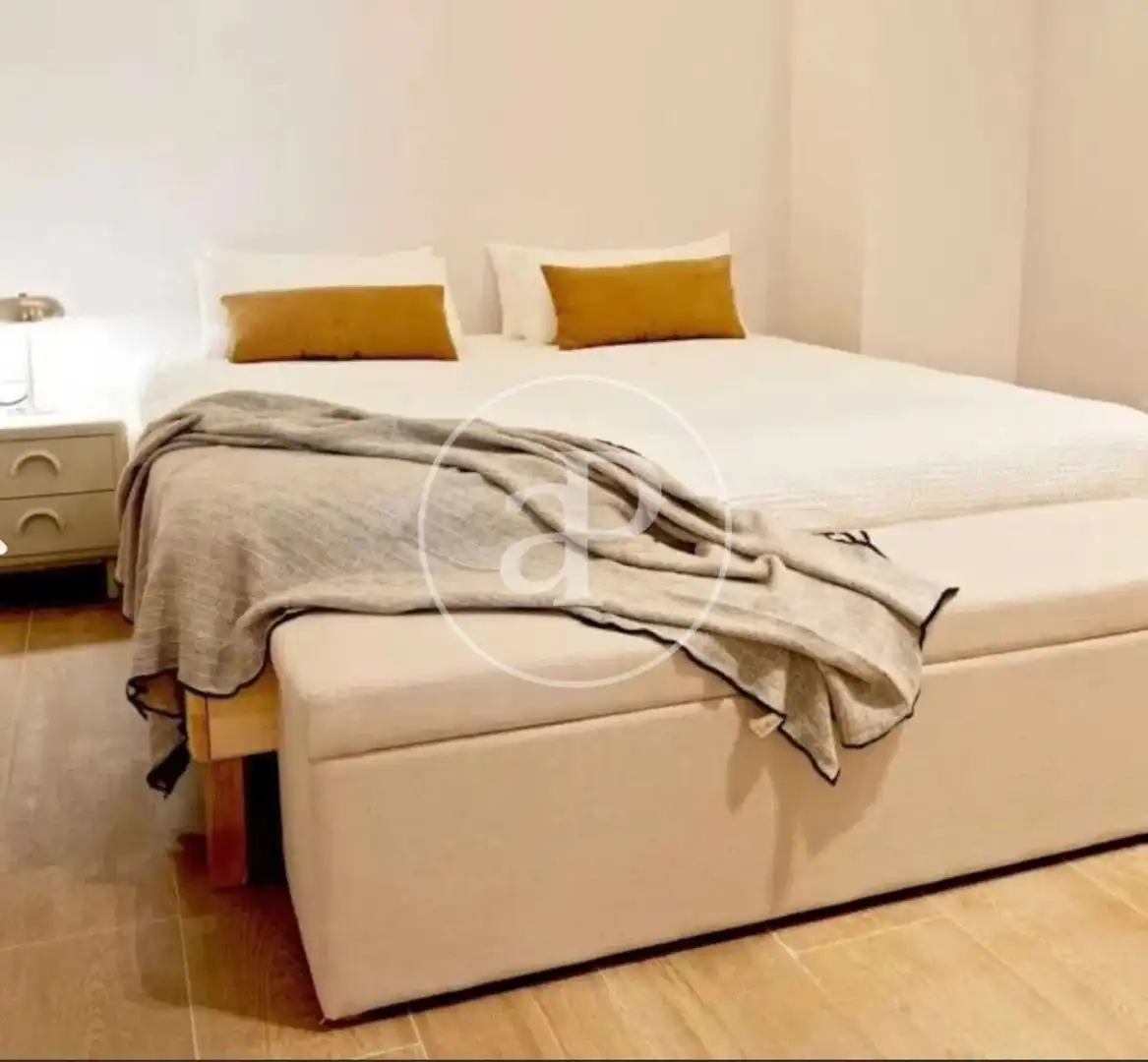Bedroom of Flat for rent in Valencia  with Air Conditioner, Heating and Terrace