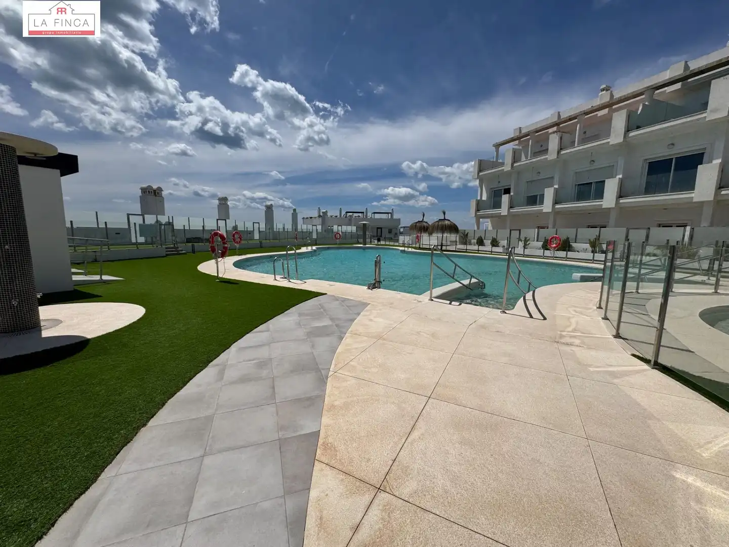 Piscina de Pis en venda en Rincón de la Victoria amb Aire condicionat, Jardí privat i Terrassa