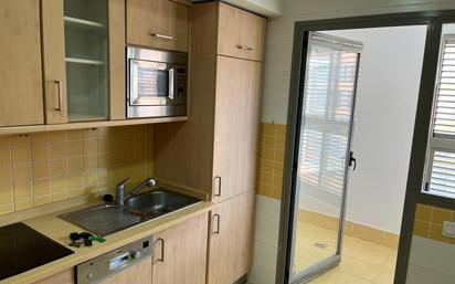 Kitchen of Flat to rent in  Madrid Capital  with Air Conditioner