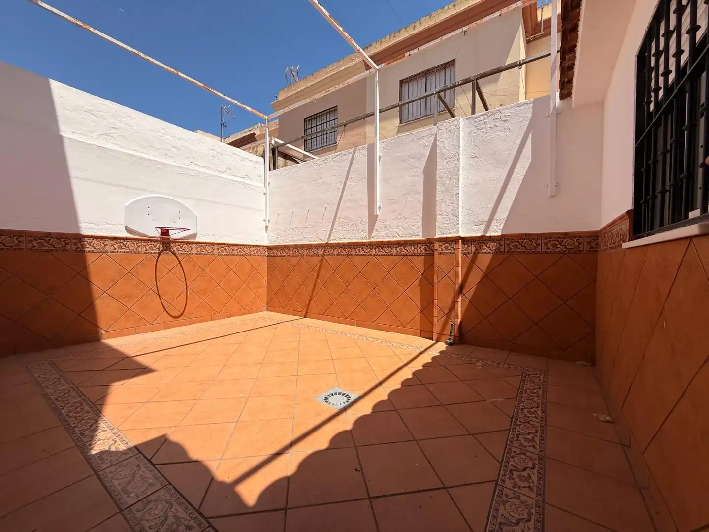 Casa adosada de alquiler en Coria del Río
