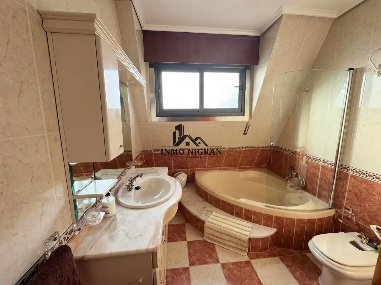 Bathroom of Houses for rent in Nigrán  with Heating, Private garden and Storage room