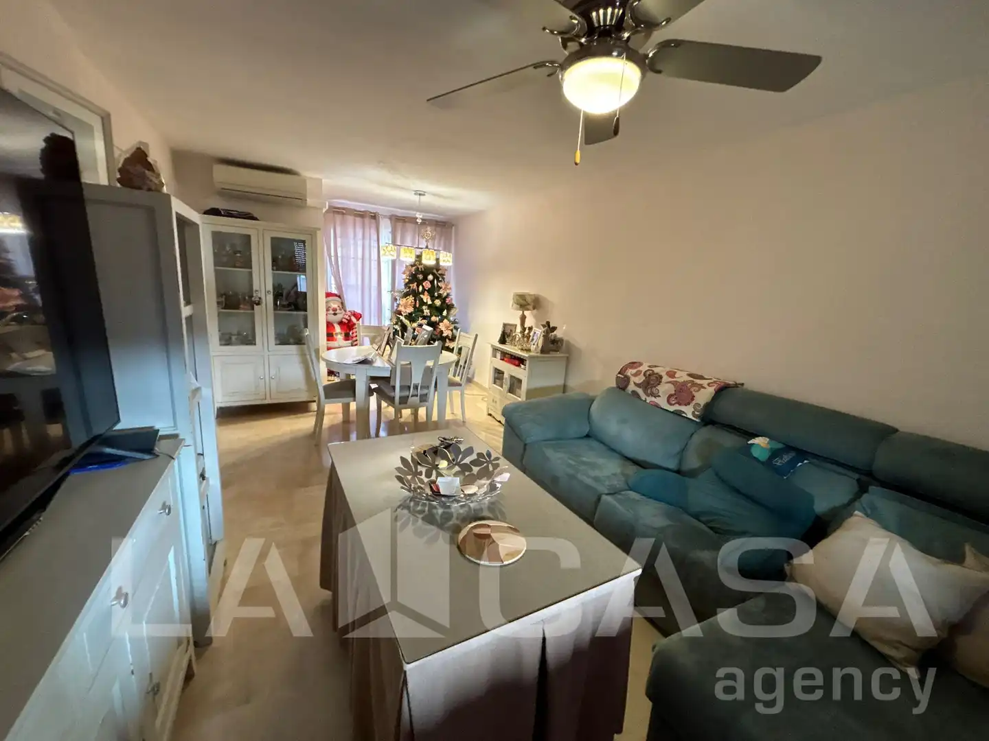 Wohnzimmer von Einfamilien-Reihenhaus zum Verkauf in Montequinto mit Heizung, Abstellraum und Schwimmbad