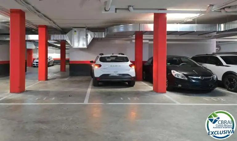 Aparcament de Àtic en venda en Figueres amb Terrassa i Balcó