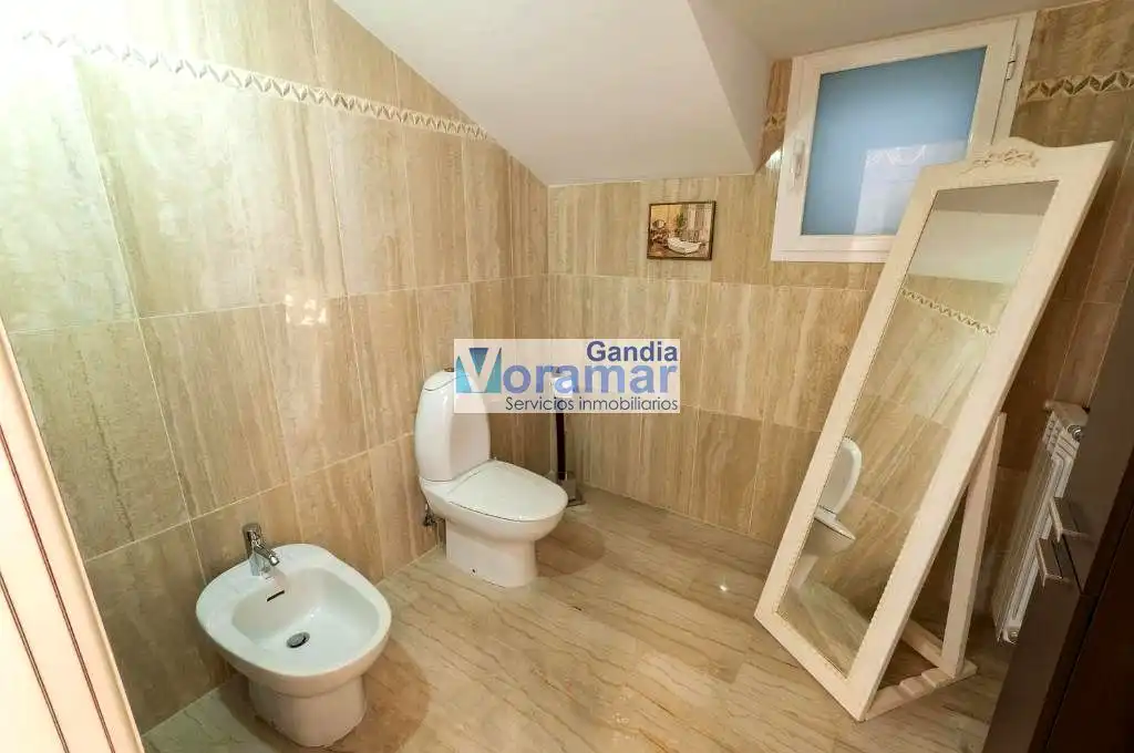 Badezimmer von Maisonette zur Miete in Gandia mit Klimaanlage, Heizung und Terrasse