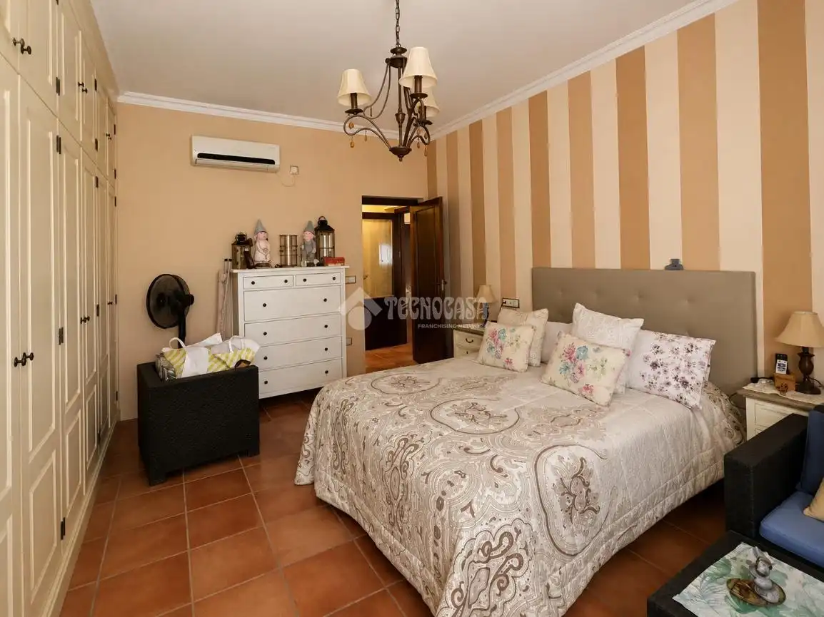 Bedroom of Country homes for sale in Arahal  with Air Conditioner, Heating and Private garden