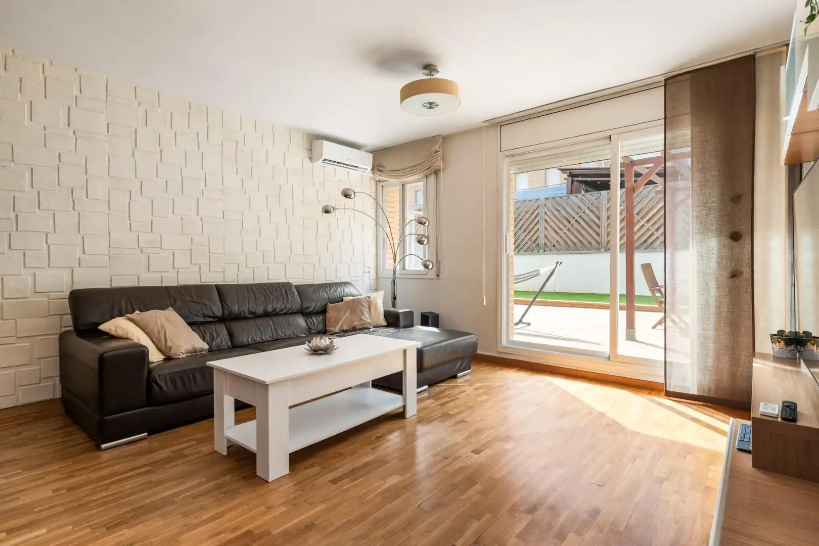 Living room of Flat for sale in Mataró  with Air Conditioner, Heating and Private garden
