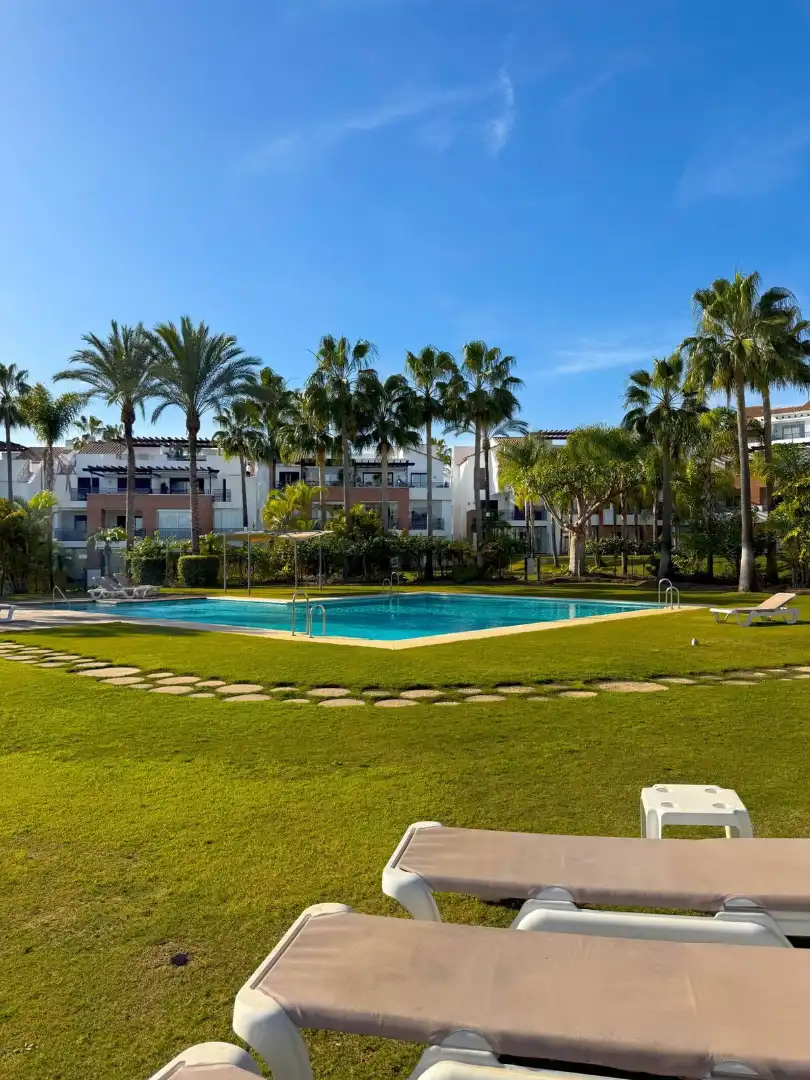 Jardí de Dúplex en venda en Estepona amb Aire condicionat, Terrassa i Traster