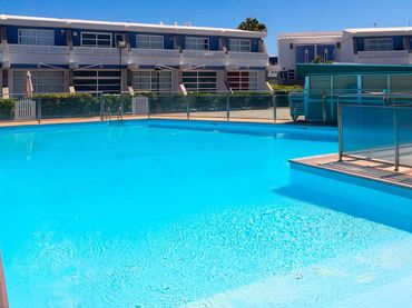 Chalet con piscina en venta en Calle Tauro