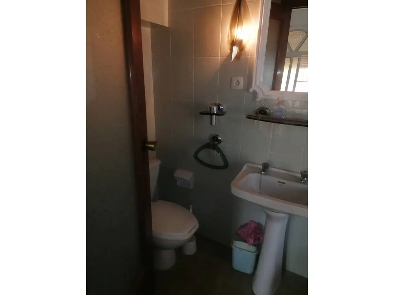 Bany de Casa o xalet en venda en Dos Hermanas amb Jardí privat, Terrassa i Piscina