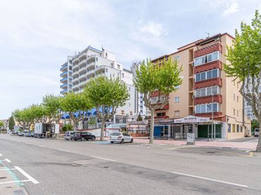 Piso con ascensor en venta en Calle muga-b 5