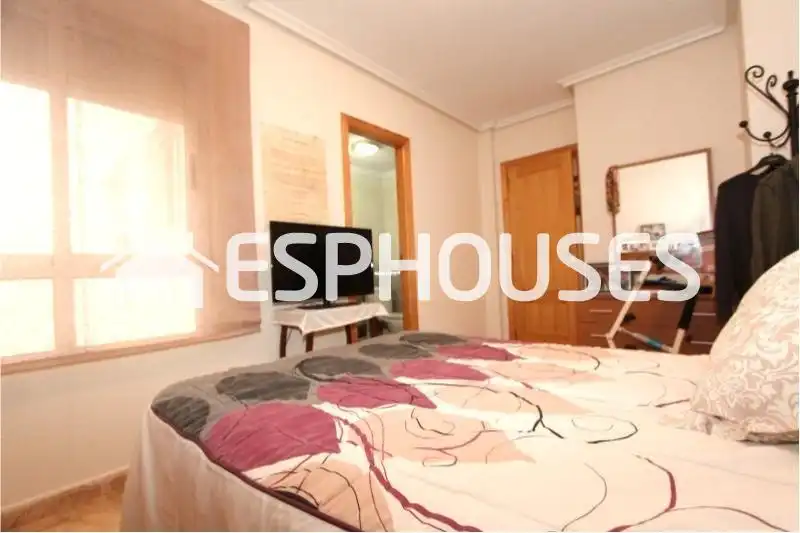 Habitación de Apartamento en venta en Guardamar del Segura con Terraza y Balcón