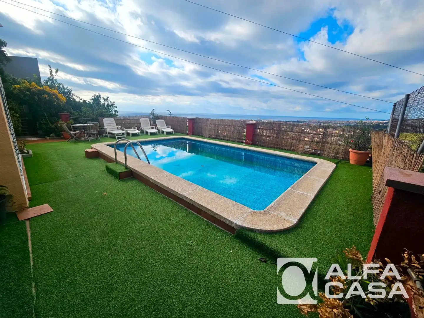 Piscina de Casa o xalet en venda en Pineda de Mar amb Aire condicionat, Calefacció i Jardí privat