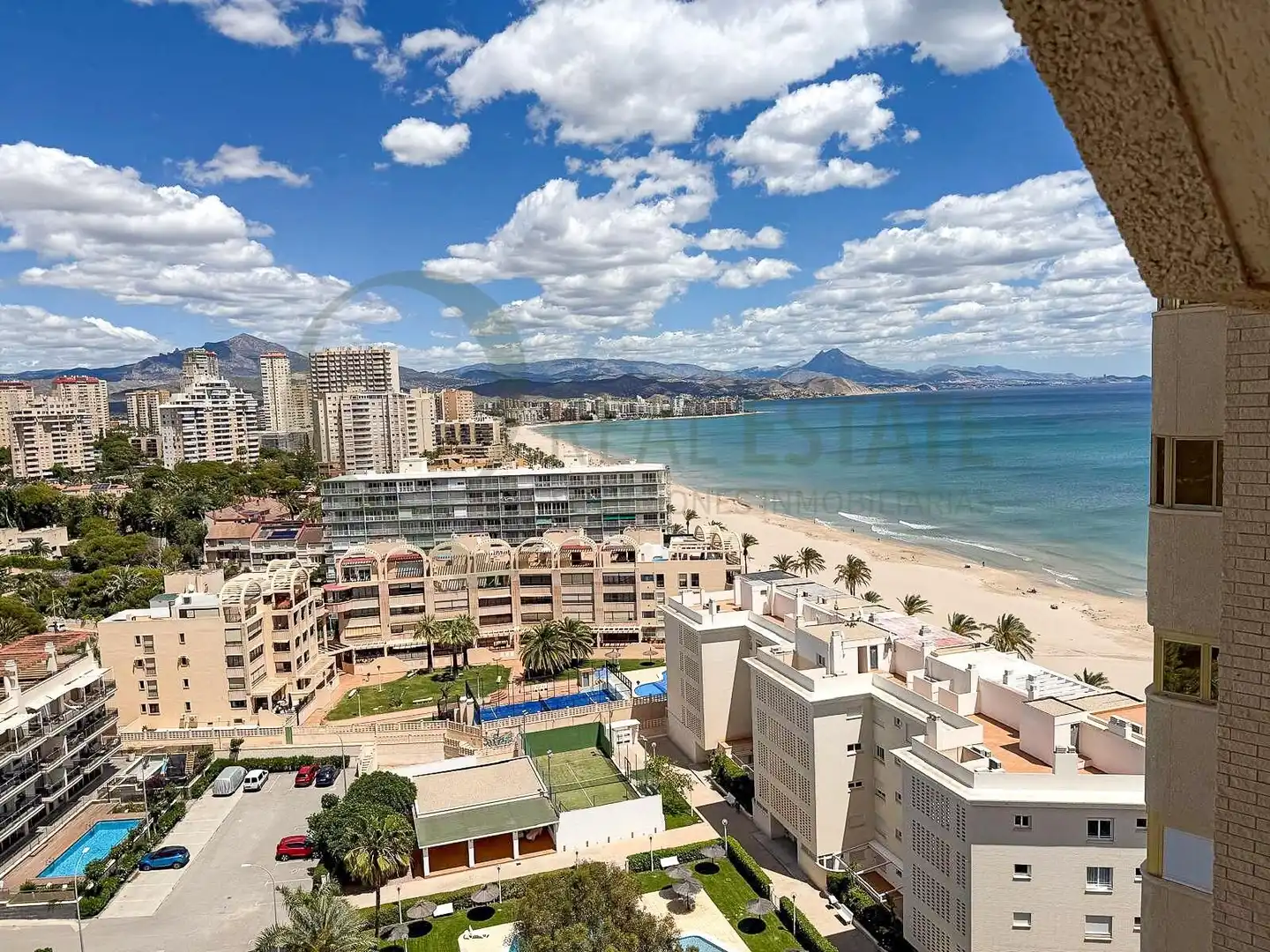 Vista exterior de Piso en venta en El Campello con Aire acondicionado, Calefacción y Jardín privado