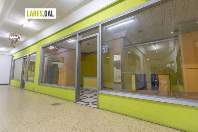 Local comercial en Alquiler en Avenida de Marín en Coiro