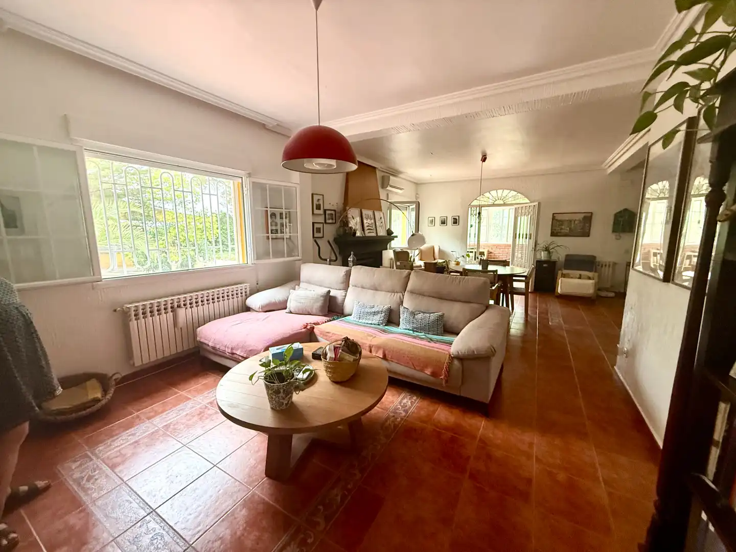 Sala de estar de Casa o chalet en venta en Poblete con Aire acondicionado, Jardín privado y Piscina