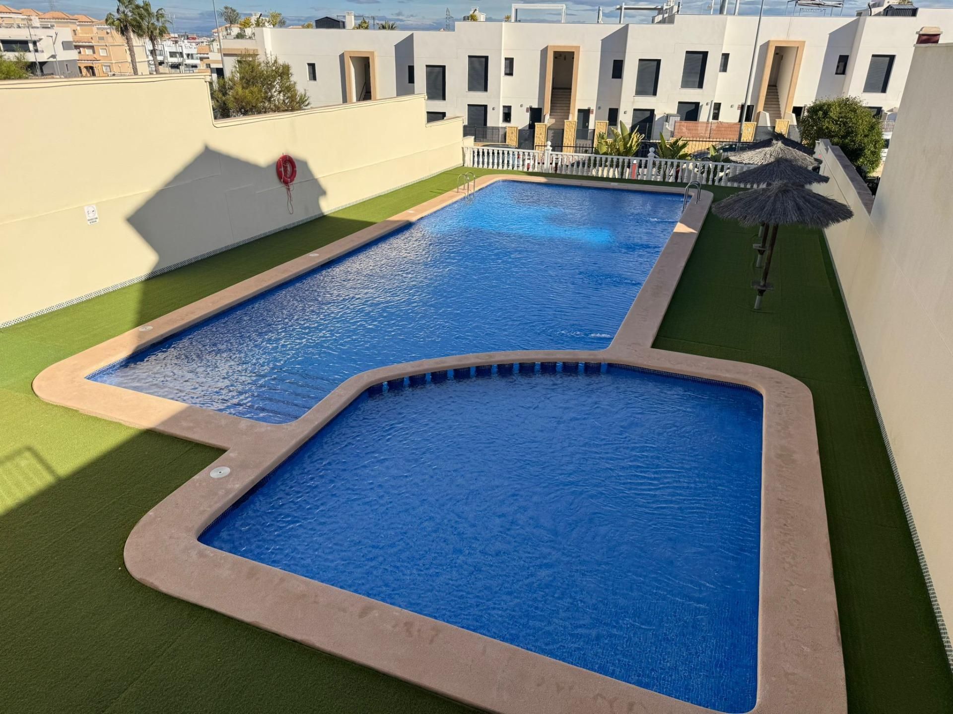 Swimming pool of Single-family semi-detached for sale in Orihuela