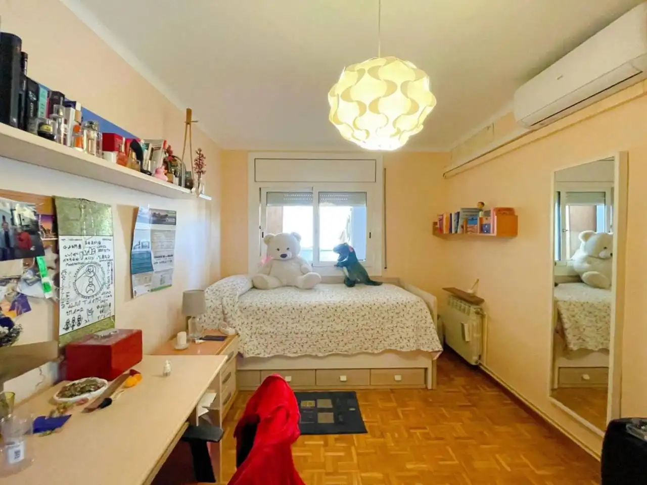 Schlafzimmer von Dachboden zum Verkauf in Cerdanyola del Vallès mit Klimaanlage, Heizung und Parkett