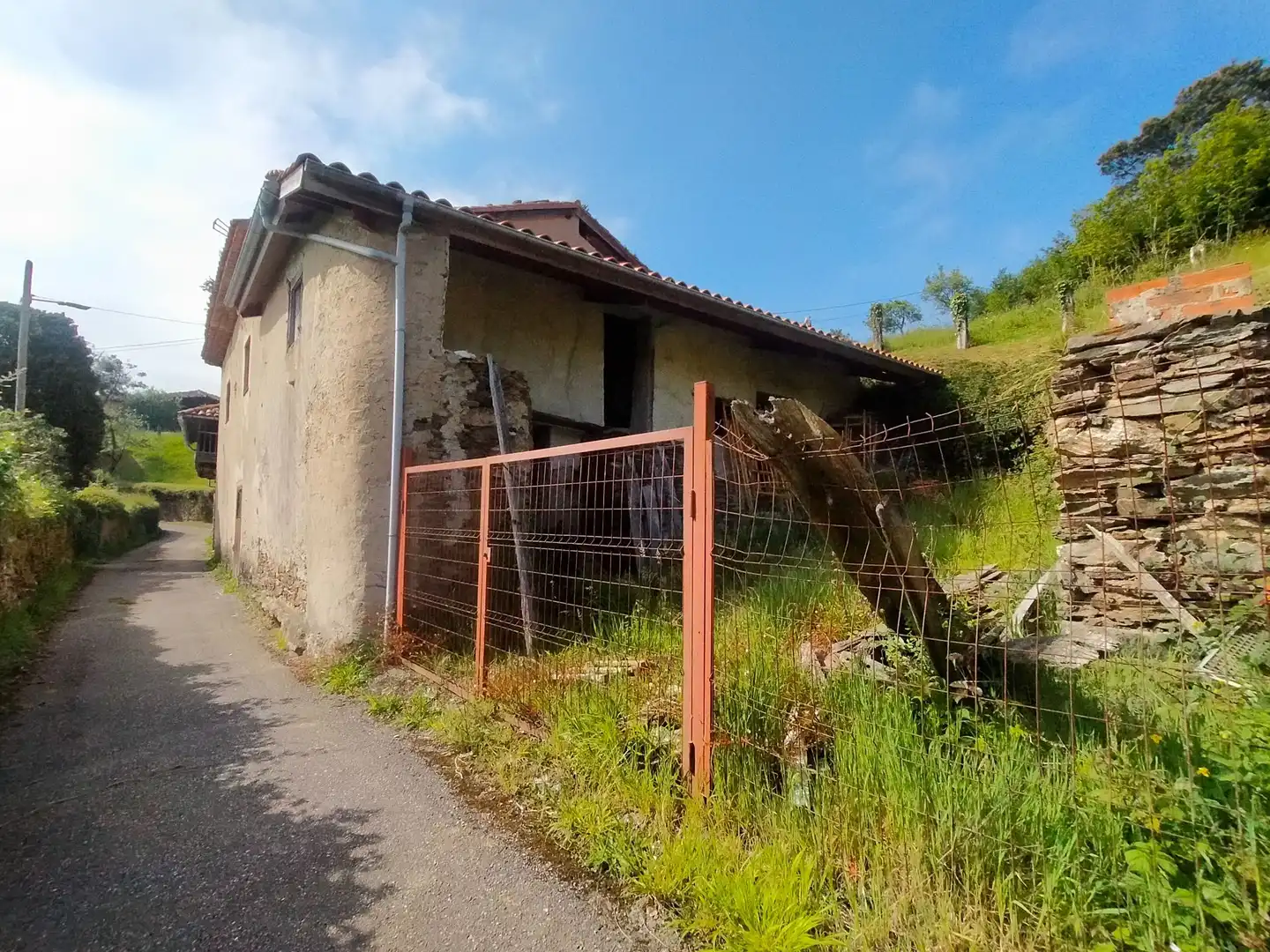 Vista exterior de Finca rústica en venda en Cudillero amb Jardí privat, Terrassa i Traster