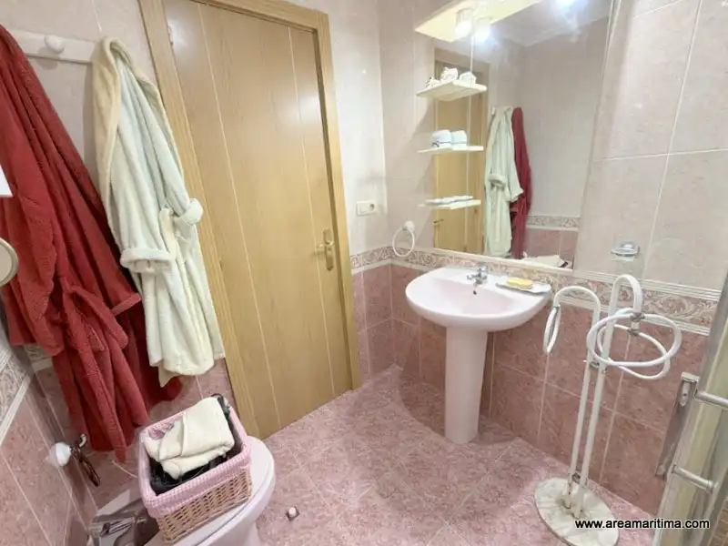 Baño de Piso en venta en Valencia con Aire acondicionado, Calefacción y Horno
