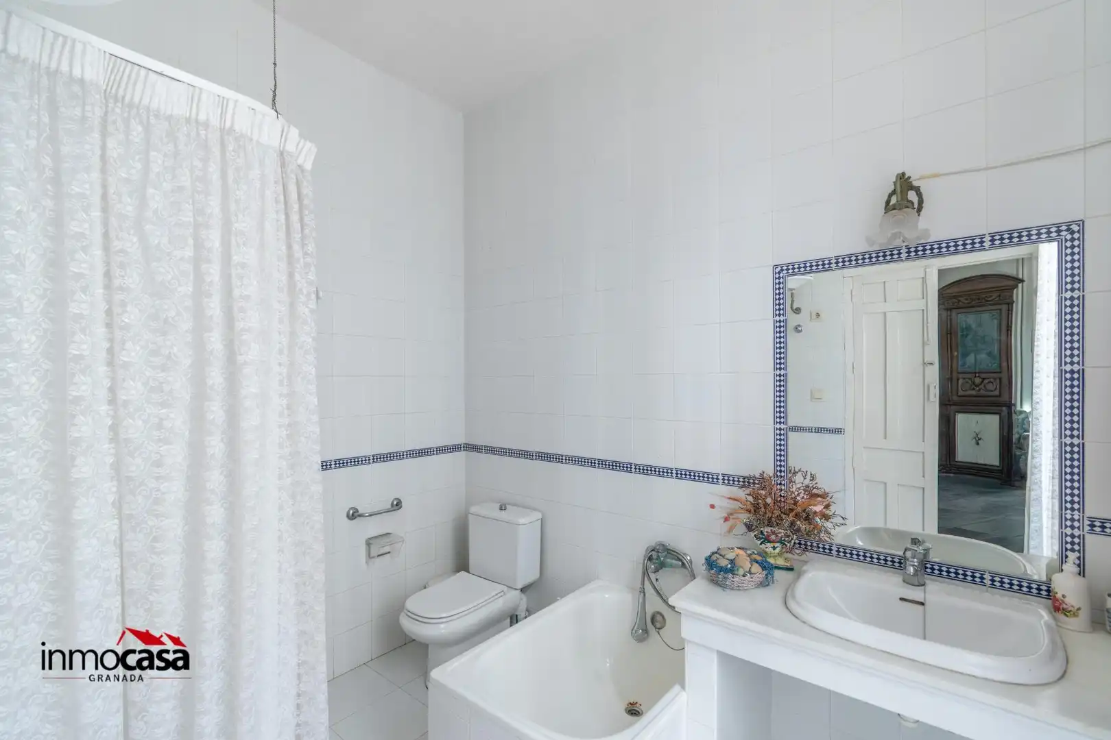 Bathroom of Buildings for sale in Priego de Córdoba