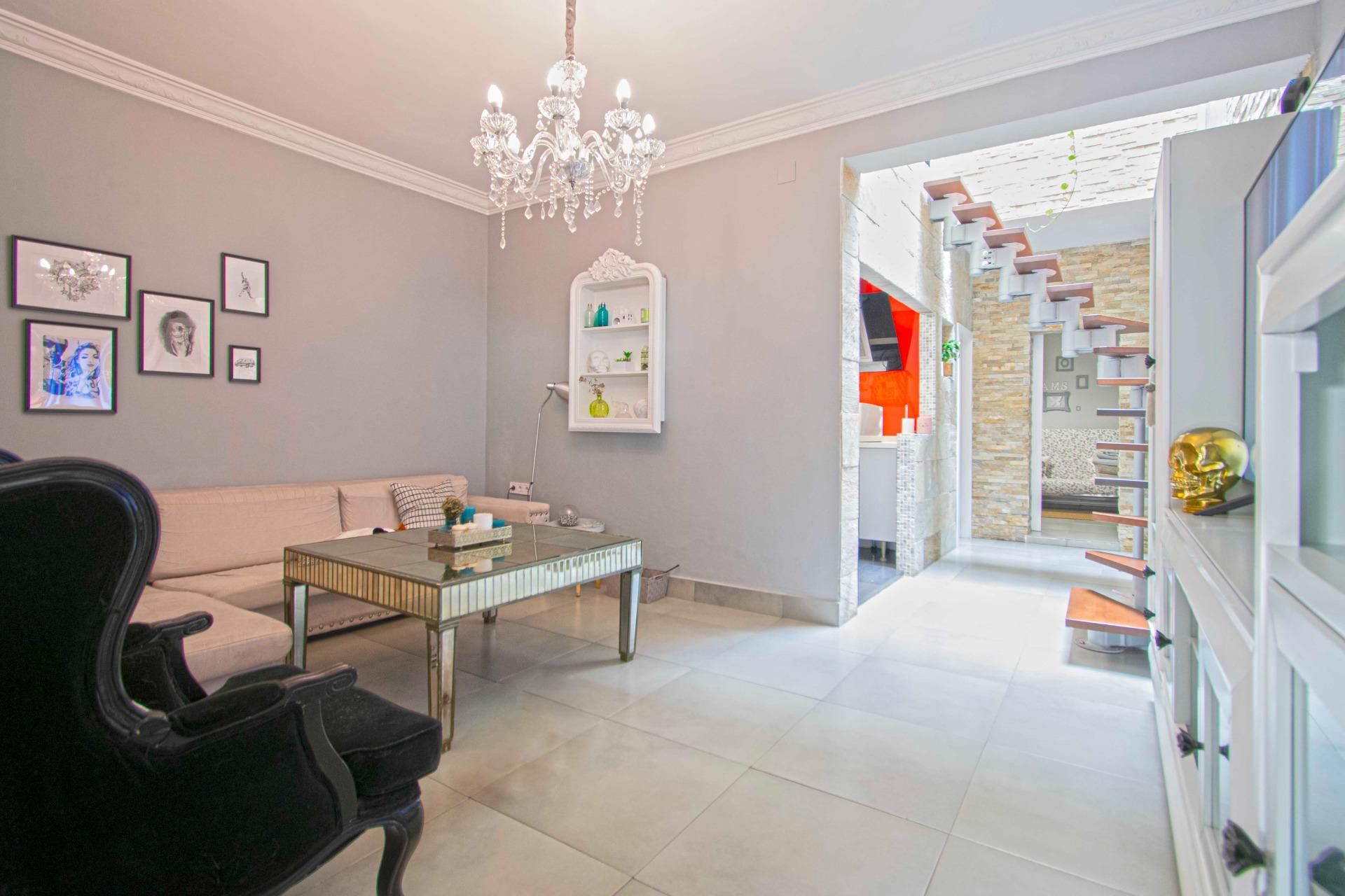 Single-family semi-detached for sale in  Sevilla Capital  with Air Conditioner and Jacuzzi