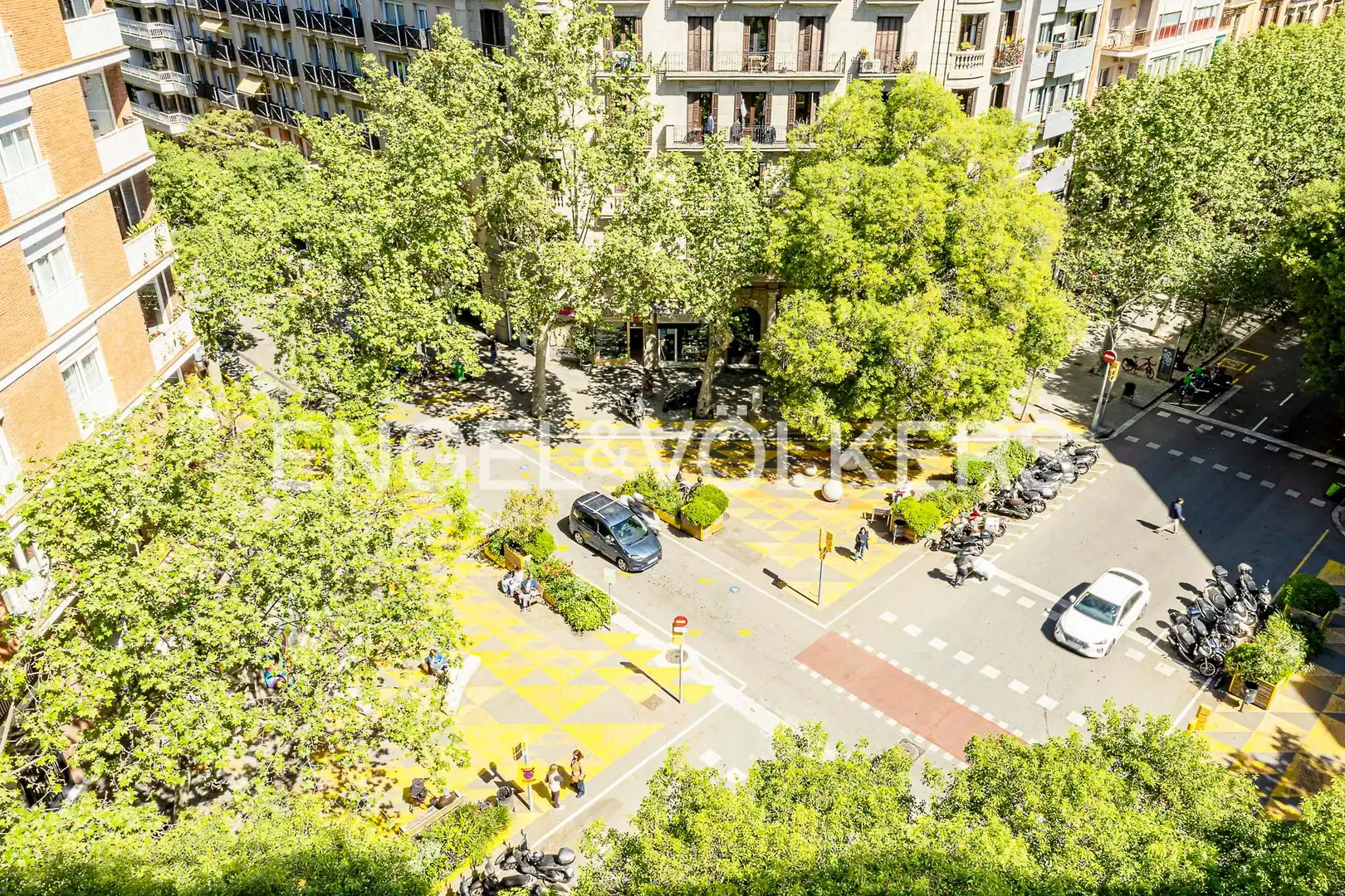 Außenansicht von Wohnung zum Verkauf in Barcelona mit Heizung und Balkon
