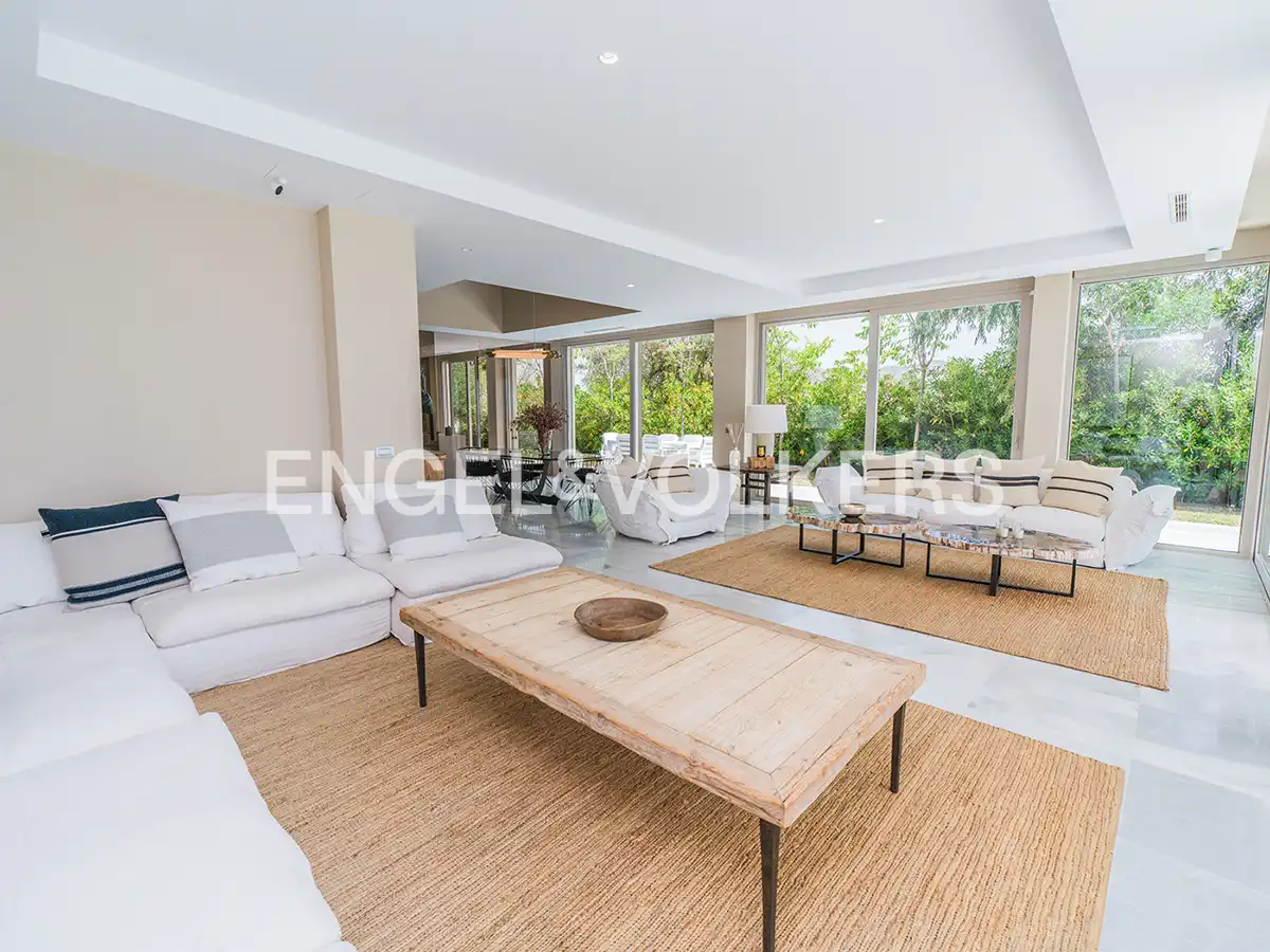 Sala d'estar de Casa o xalet en venda en El Campello amb Aire condicionat, Calefacció i Jardí privat