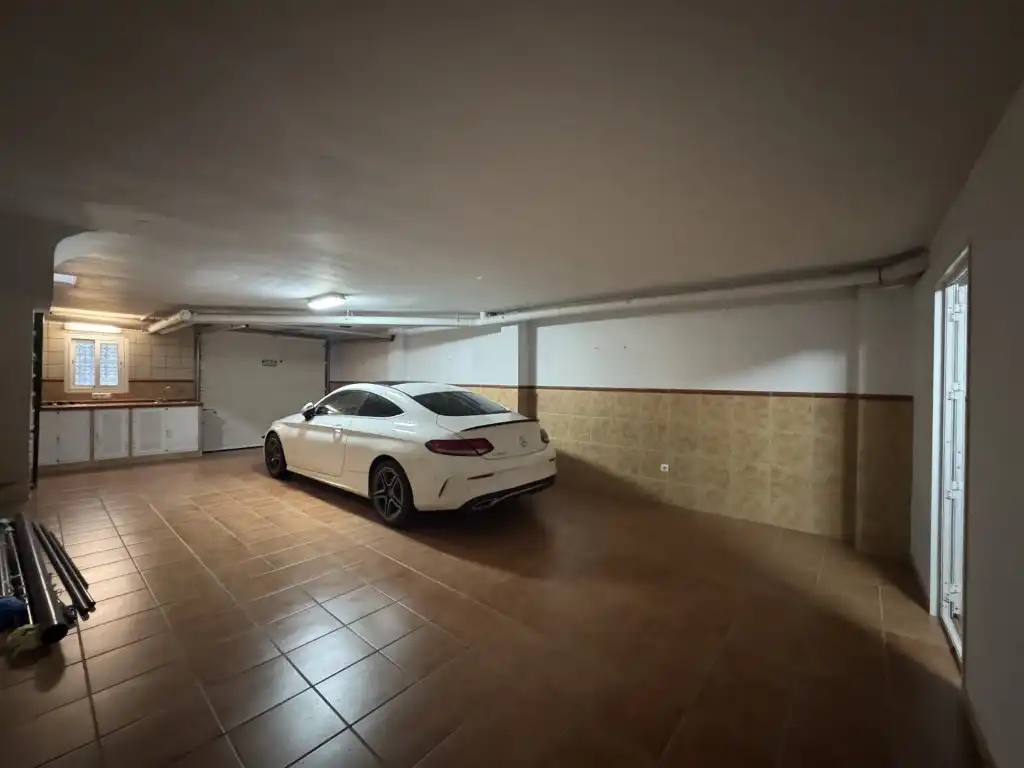 Aparcament de Casa o xalet en venda en Estepona amb Forn i Rentadora