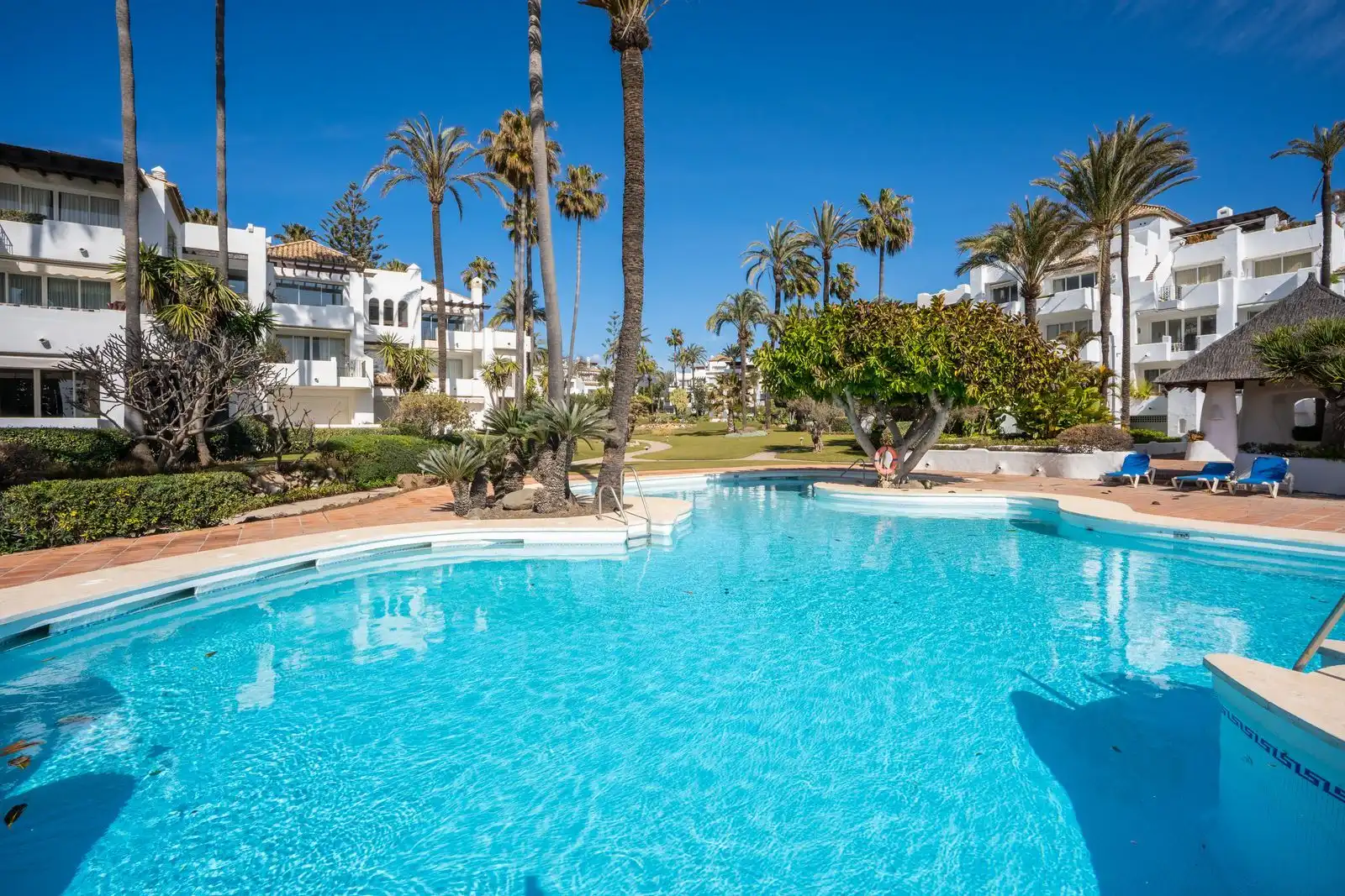Jardí de Apartament en venda en Estepona amb Terrassa, Traster i Moblat
