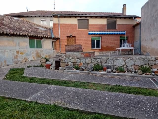 Casa adosada en Venta en Calle Mayor en Castromocho