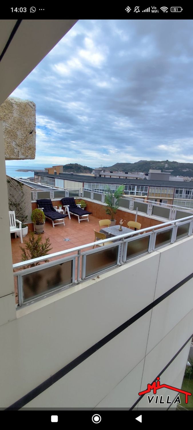 Terrassa de Àtic de lloguer en Laredo amb Calefacció, Terrassa i Moblat