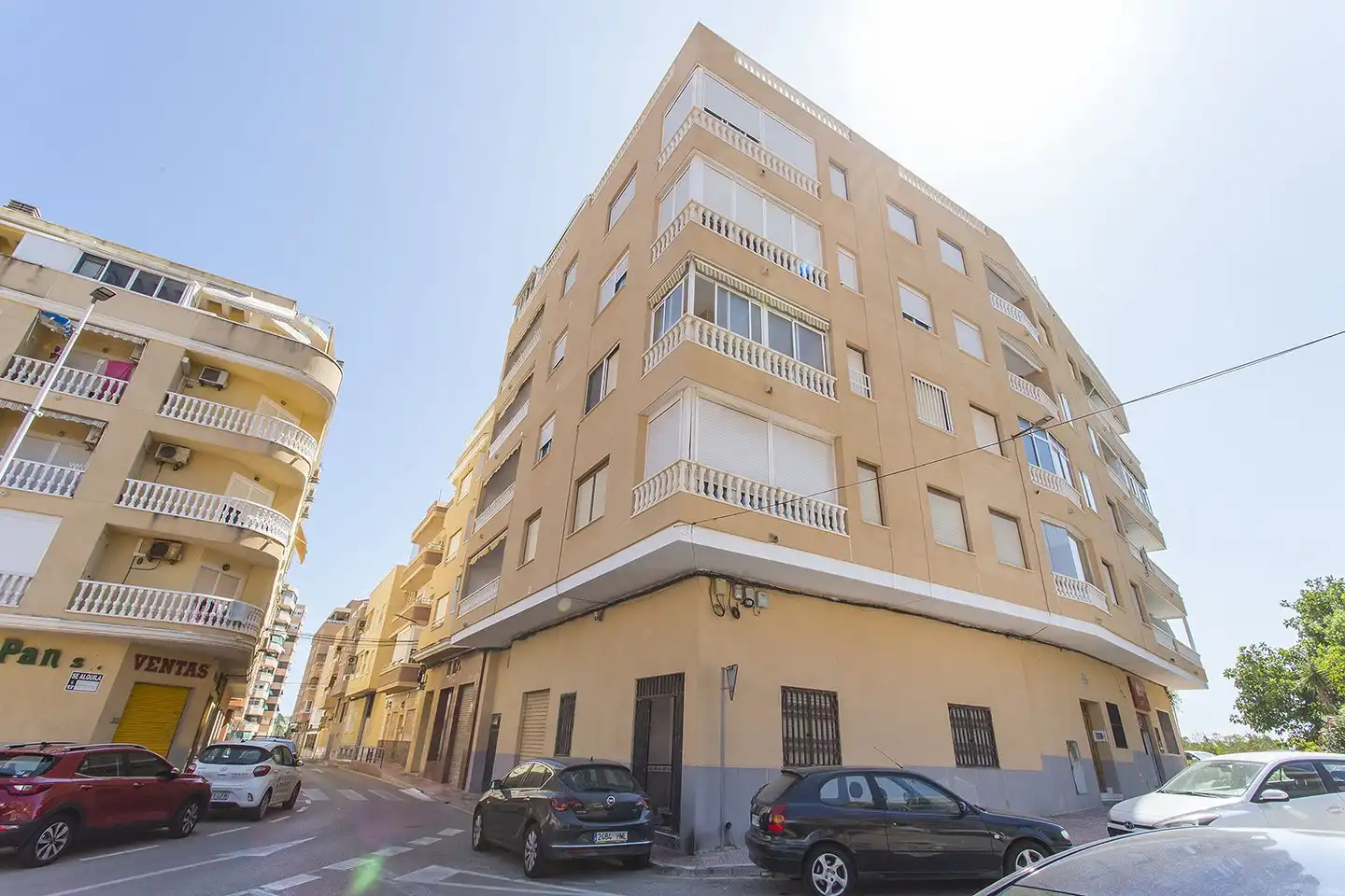 Vista exterior de Local en venta en Torrevieja con Aire acondicionado