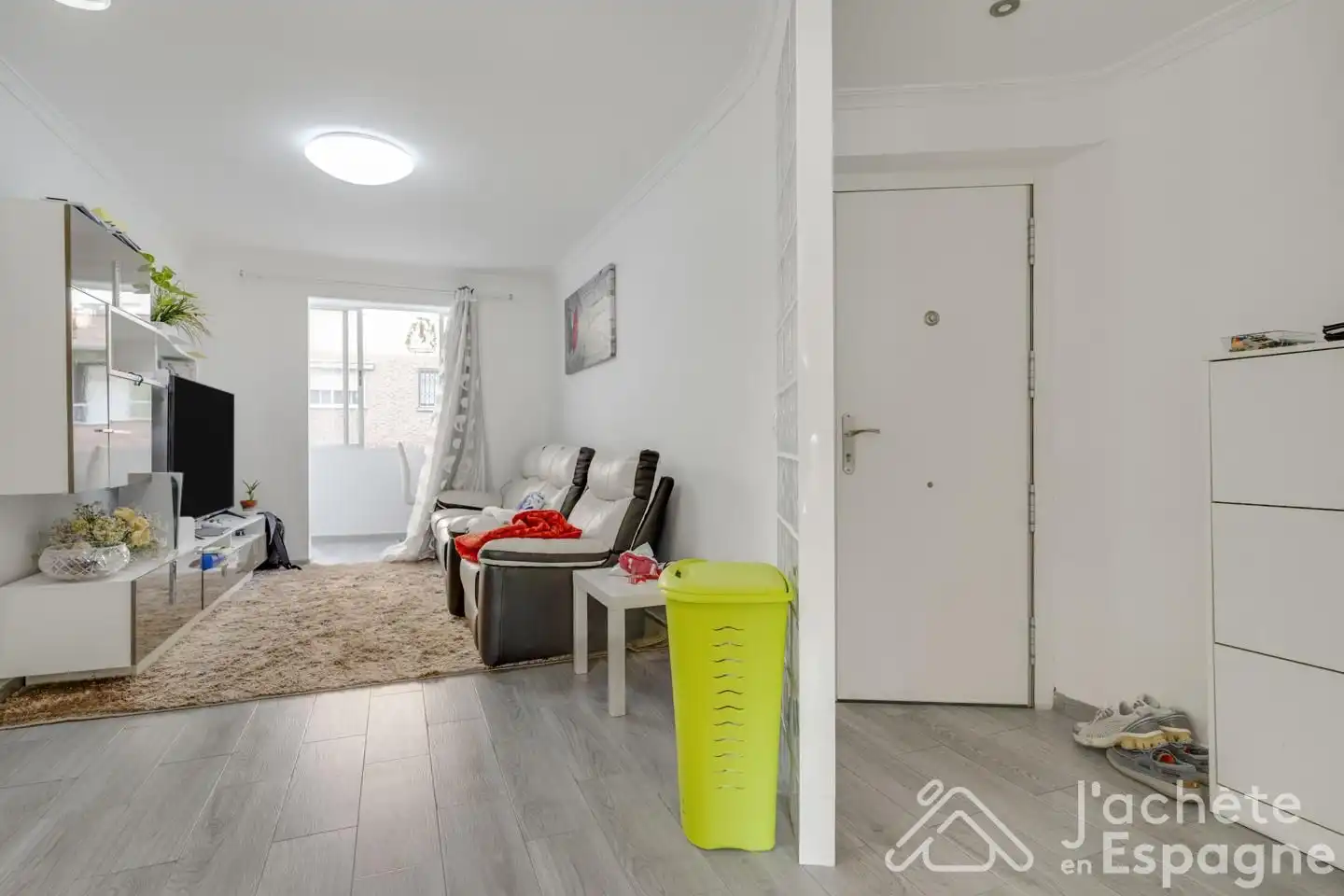 Flat for sale in Valencia  with Furnished and Balcony