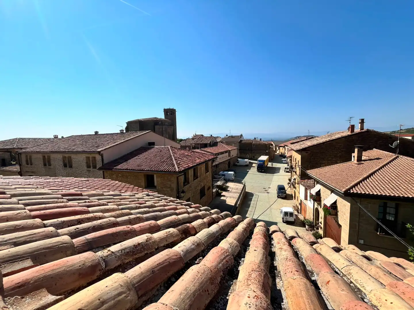 Vista exterior de Casa adosada en venda en Samaniego amb Calefacció, Parquet i Terrassa