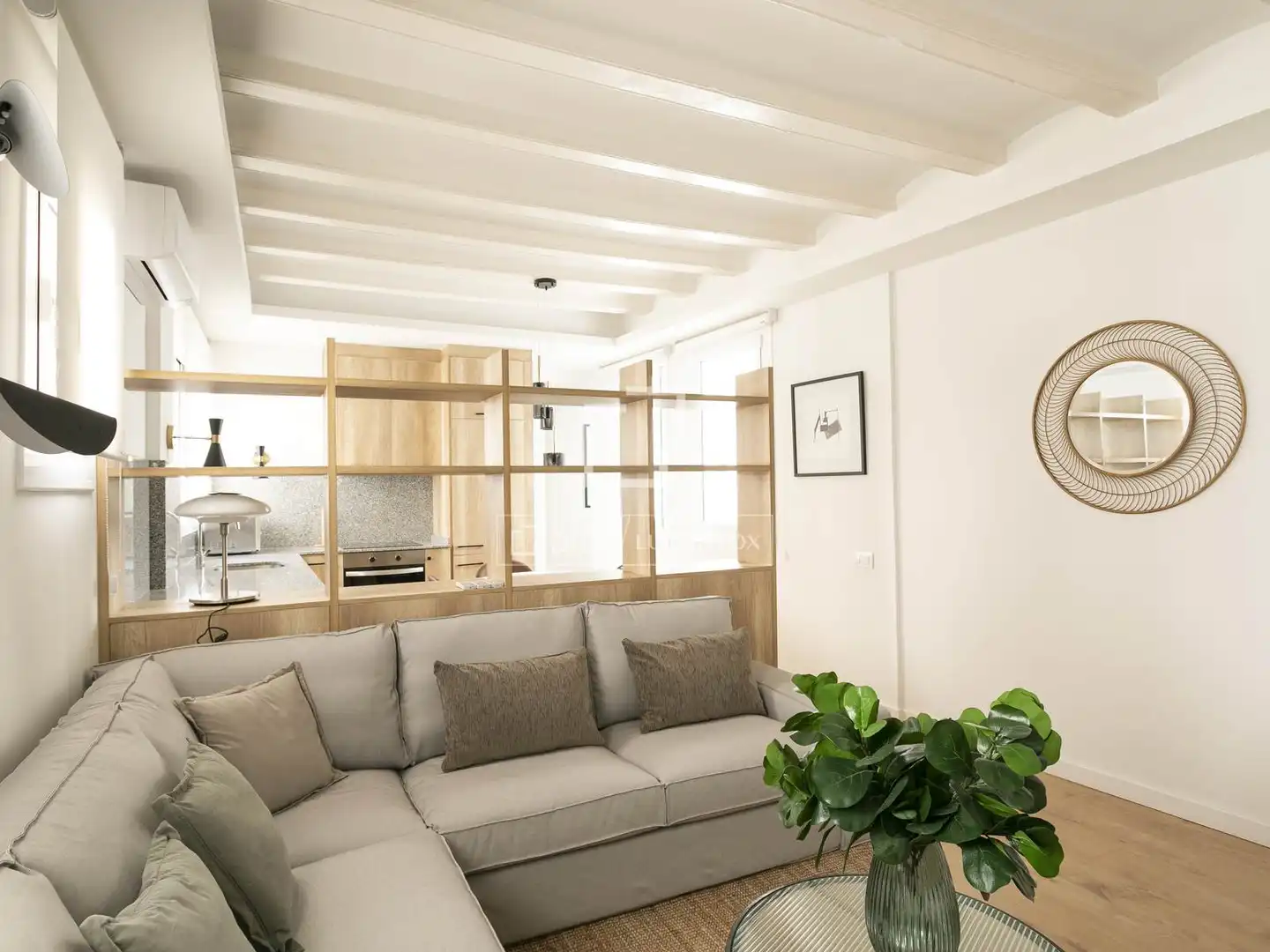 Sala d'estar de Pis en venda en Barcelona amb Aire condicionat, Terrassa i Moblat