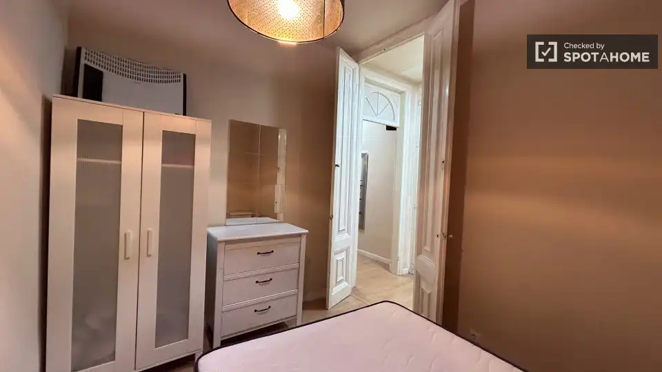 Flat with terrace to rent in Ciutat Vella, imagen 4