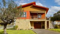 Vista exterior de Casa o xalet en venda en Oviedo  amb Calefacció, Parquet i Terrassa