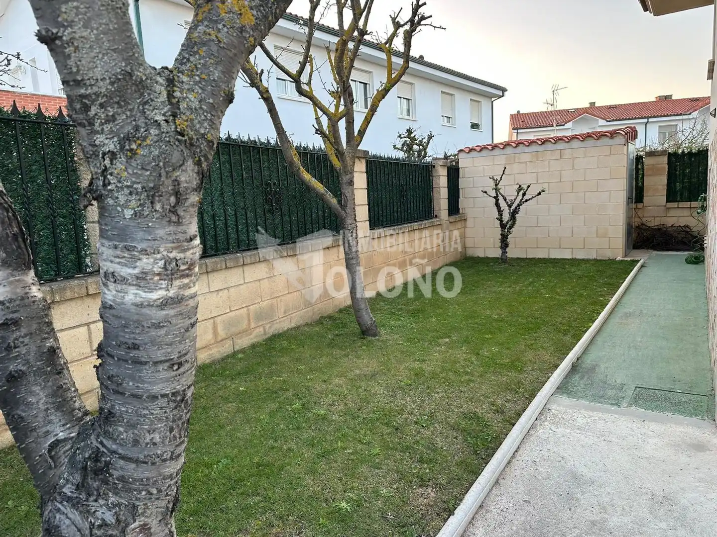 Houses for sale in Anguciana  with Heating, Private garden and Parquet flooring