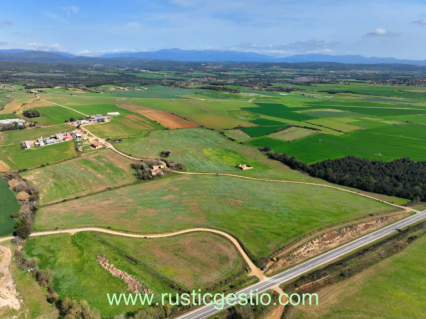 Finca rústica en venda en Navata amb Jardí privat