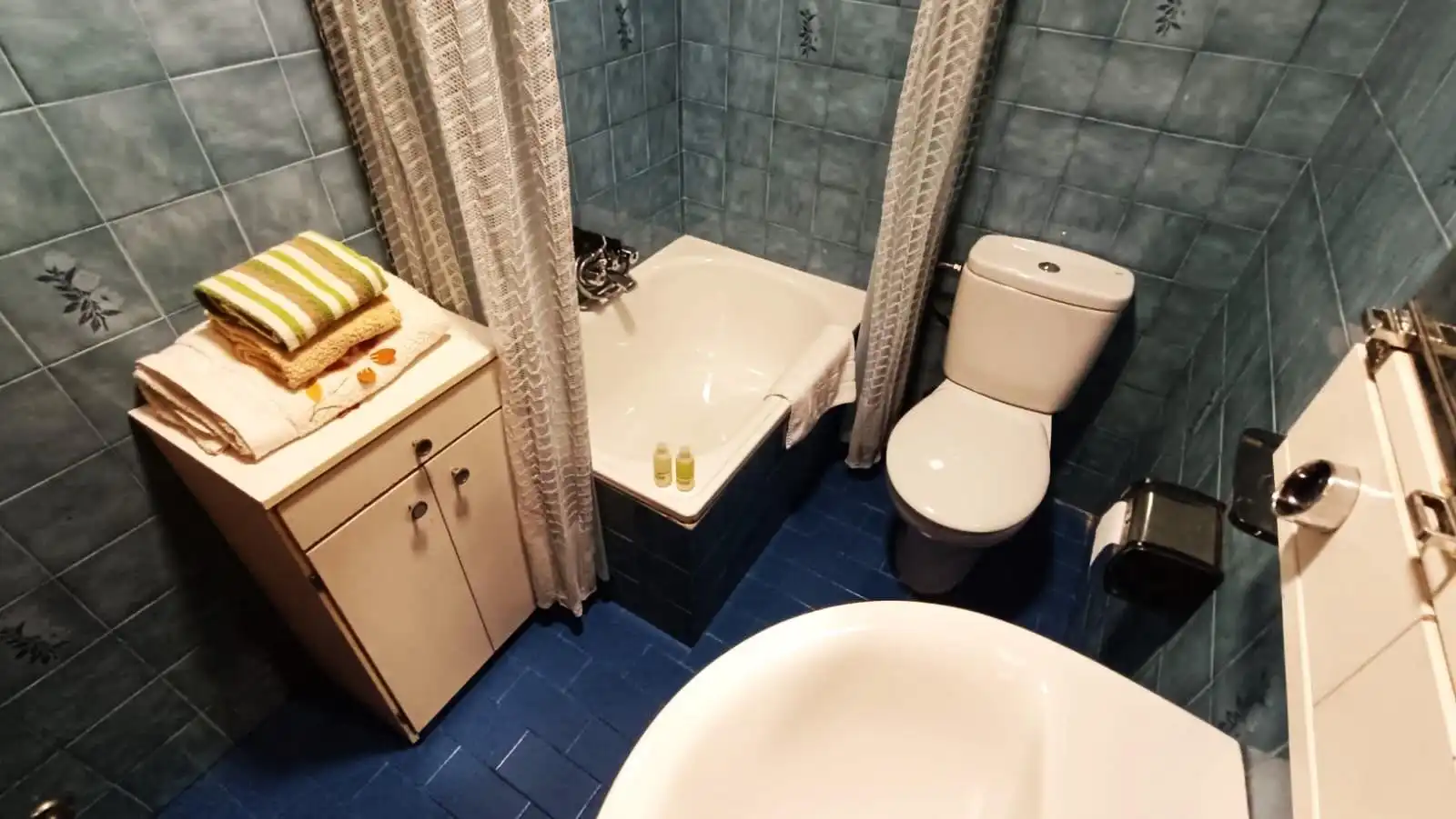 Bathroom of Flat for sale in Zamora Capital   with Heating, Parquet flooring and Terrace