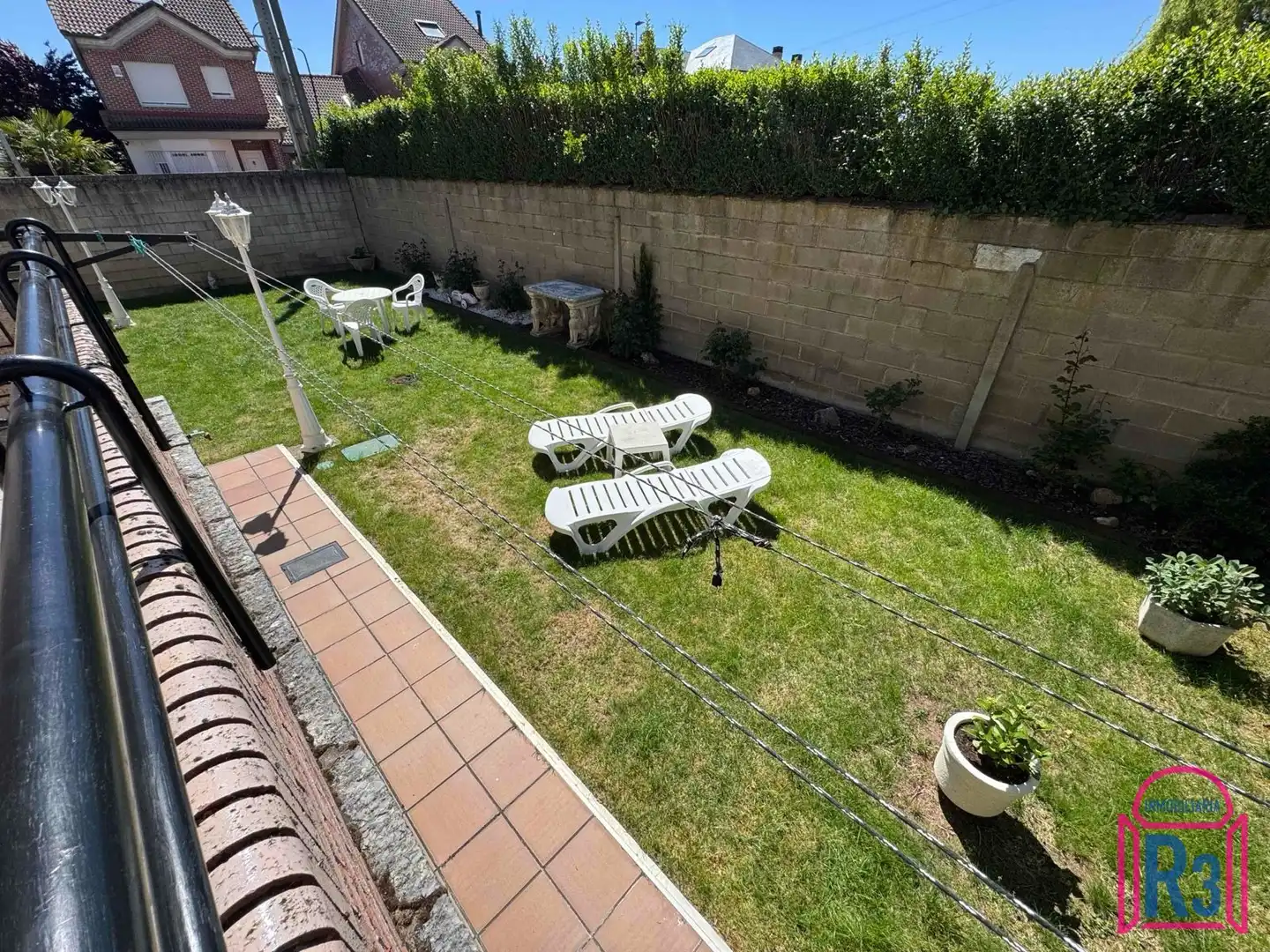 Jardí de Casa adosada en venda en Villaquilambre amb Calefacció, Terrassa i Piscina