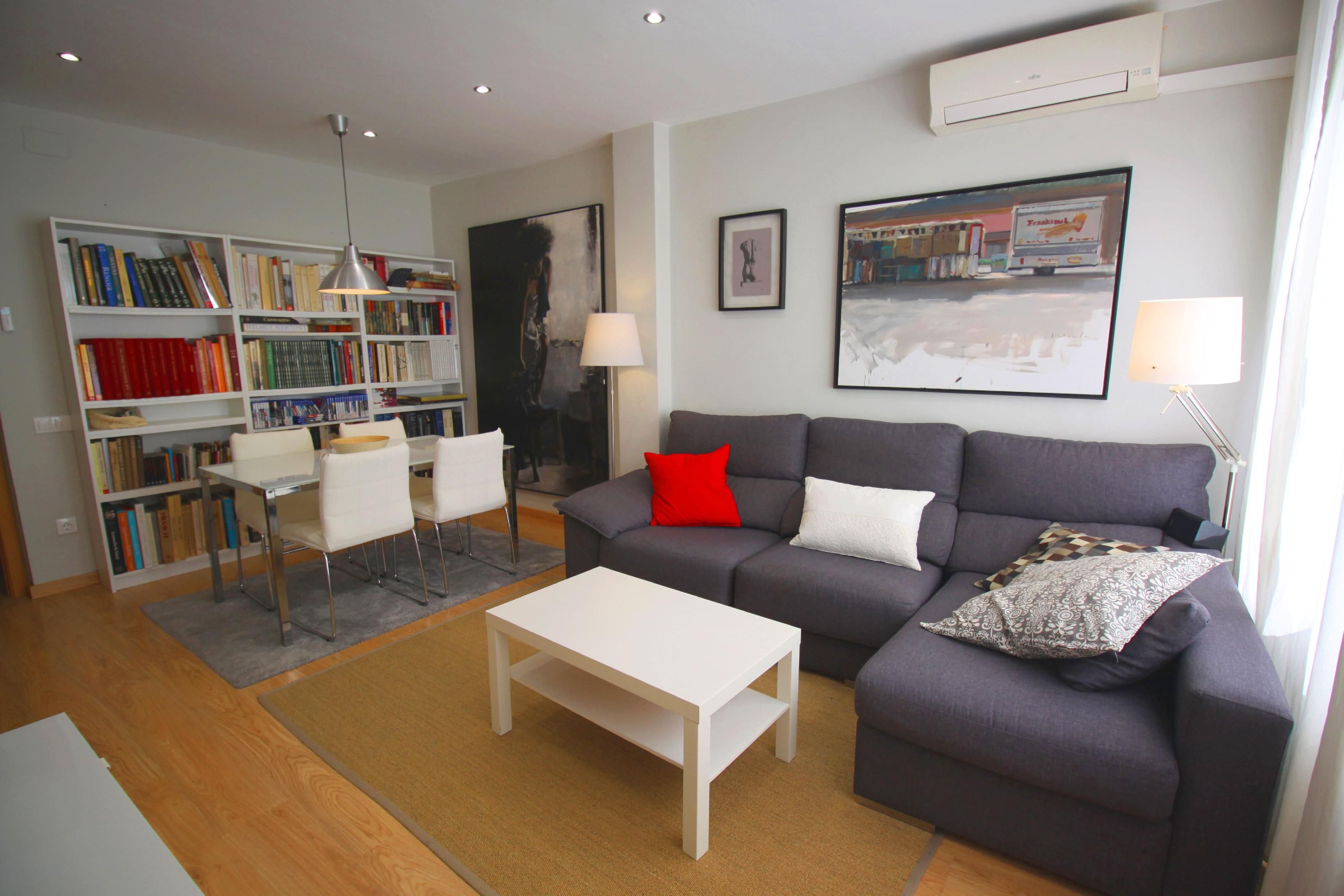 Living room of Flat for sale in L'Hospitalet de Llobregat  with Air Conditioner, Terrace and Balcony